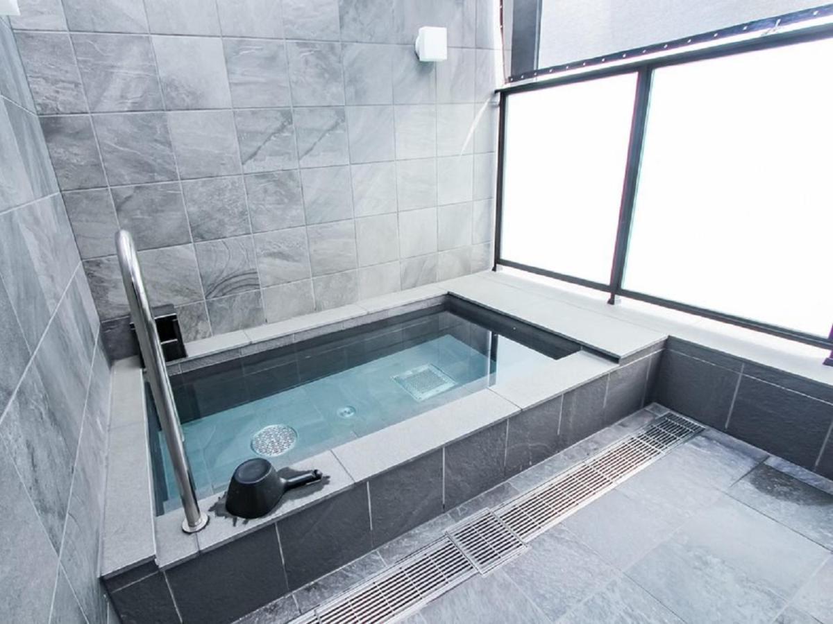 Hotel Livemax Premium Umeda East Osaka Exteriör bild